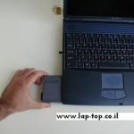 להוציא סוללה